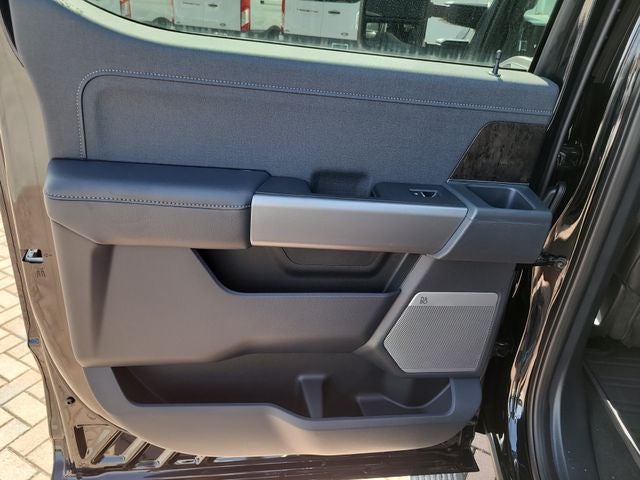 2026 Ford F-350SD Lariat DRW 4WD CREW CAB