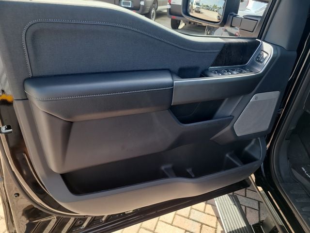 2026 Ford F-350SD Lariat DRW 4WD CREW CAB