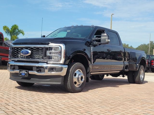 2026 Ford F-350SD Lariat DRW 4WD CREW CAB