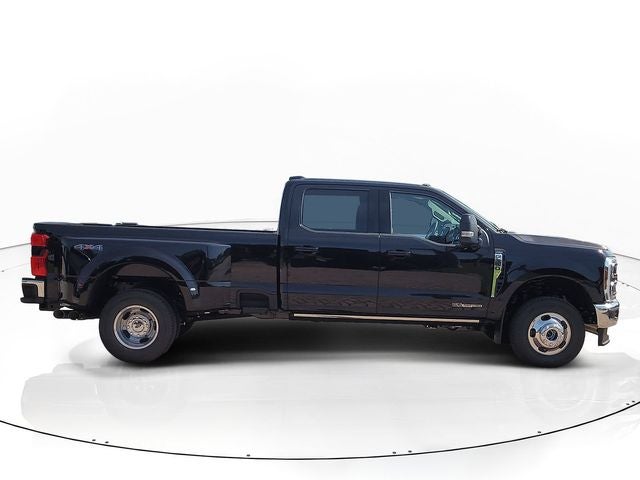2026 Ford F-350SD Lariat DRW 4WD CREW CAB