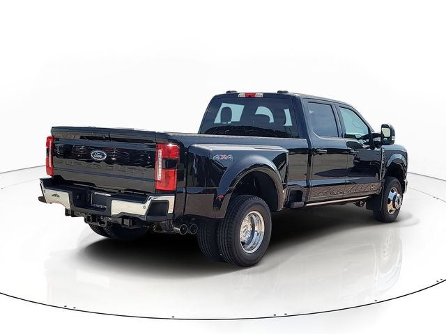 2026 Ford F-350SD Lariat DRW 4WD CREW CAB