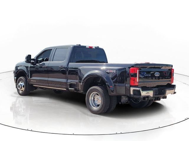 2026 Ford F-350SD Lariat DRW 4WD CREW CAB