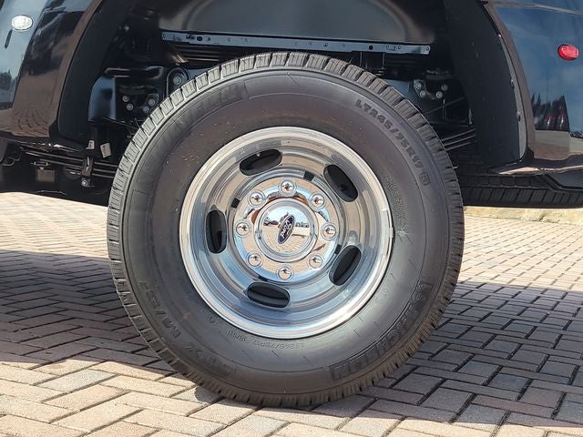 2026 Ford F-350SD Lariat DRW 4WD CREW CAB