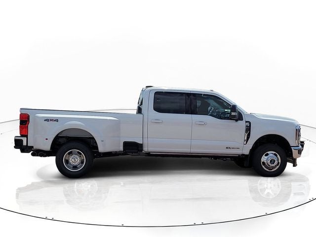 2026 Ford F-350SD Lariat DRW 4WD CREW CAB