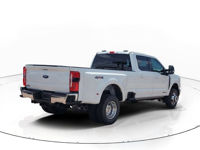 2026 Ford F-350SD Lariat DRW 4WD CREW CAB