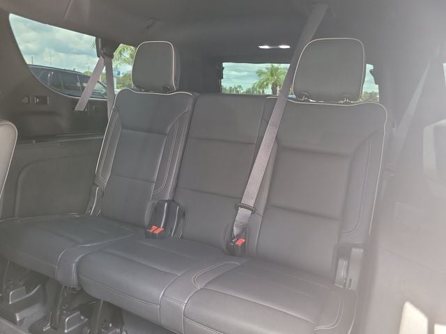 2023 GMC Yukon XL SLT LUXURY PACKAGE