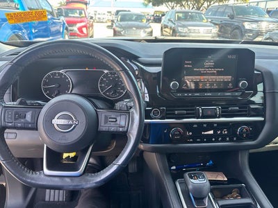2022 Nissan Pathfinder SV V-6