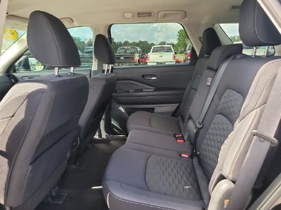 2022 Nissan Pathfinder SV V-6