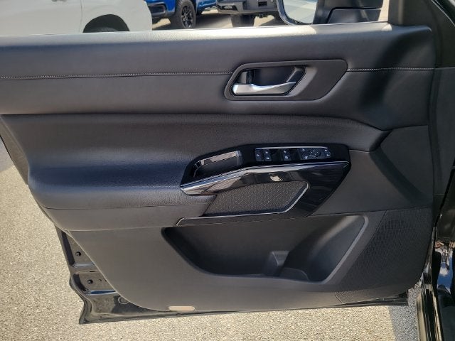 2022 Nissan Pathfinder SV V-6