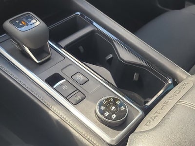 2022 Nissan Pathfinder SV V-6