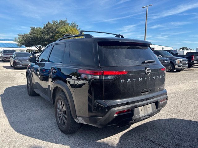 2022 Nissan Pathfinder SV V-6