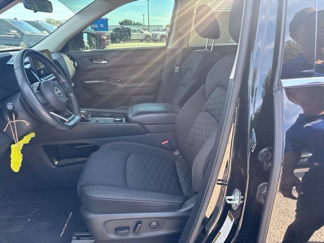 2022 Nissan Pathfinder SV V-6