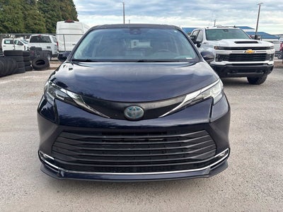 2021 Toyota Sienna XLE 8 Passenger