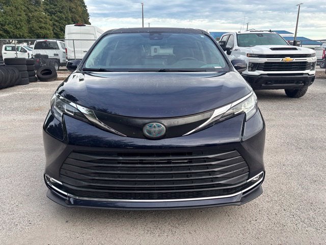 2021 Toyota Sienna XLE 8 Passenger