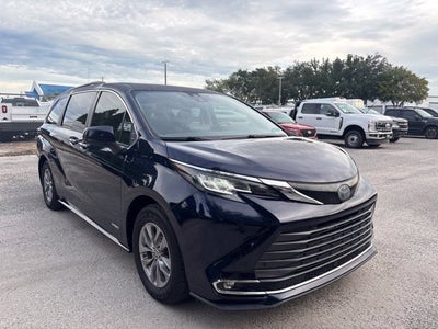 2021 Toyota Sienna XLE 8 Passenger