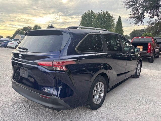 2021 Toyota Sienna XLE 8 Passenger