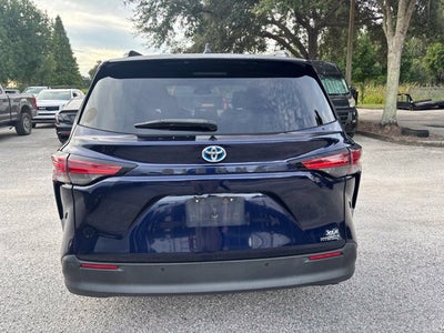 2021 Toyota Sienna XLE 8 Passenger