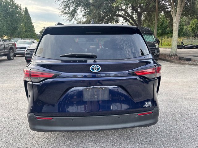 2021 Toyota Sienna XLE 8 Passenger