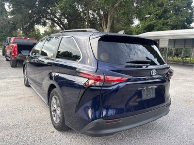 2021 Toyota Sienna XLE 8 Passenger