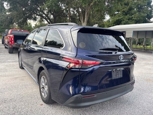 2021 Toyota Sienna XLE 8 Passenger