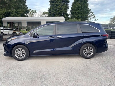 2021 Toyota Sienna XLE 8 Passenger