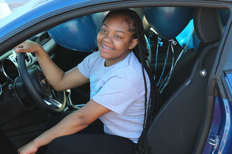 student derionan in new car
