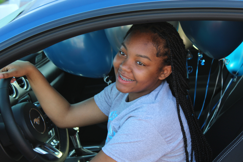 student derionan in new car