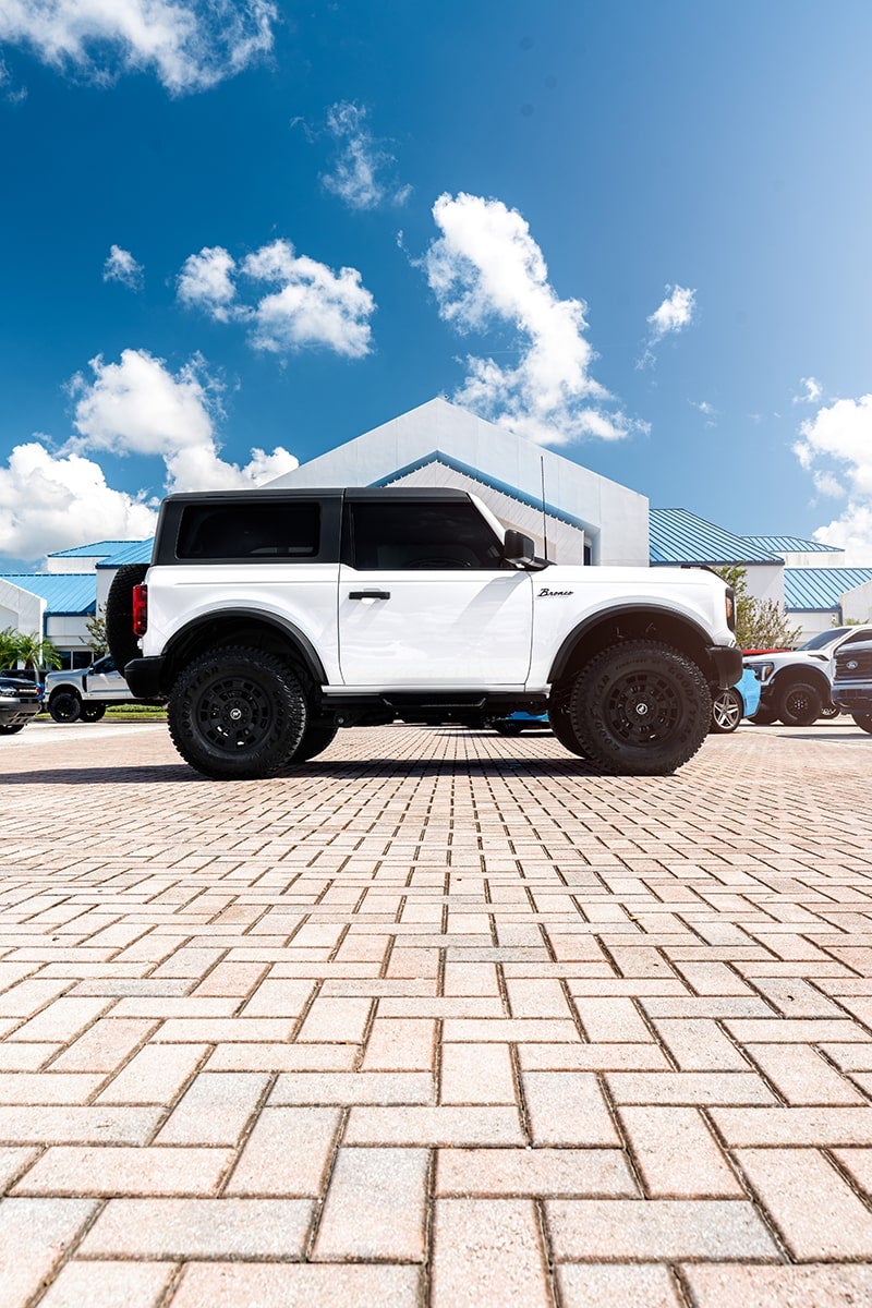 2024 Ford Bronco Black Diamond exterior
