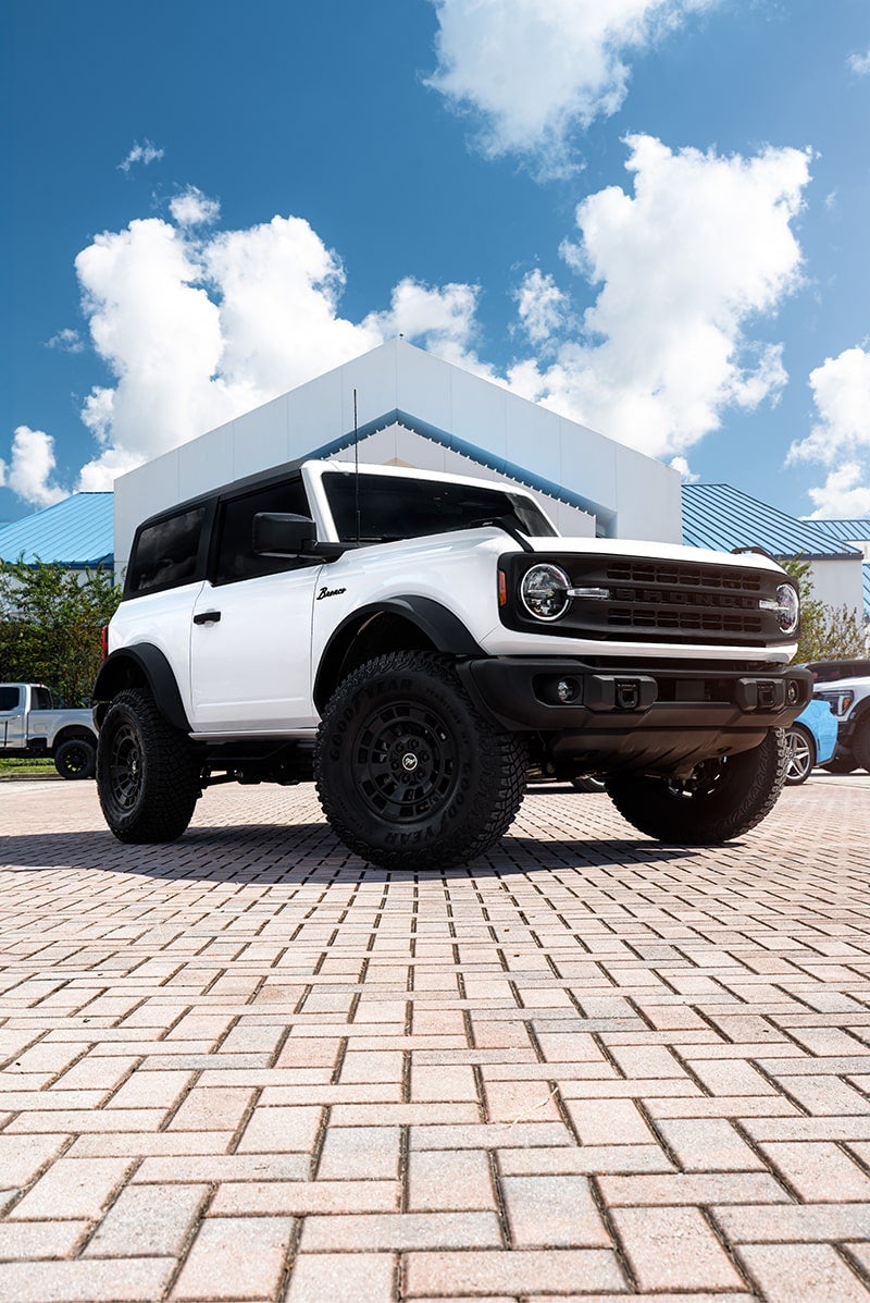 2024 Ford Bronco Black Diamond exterior